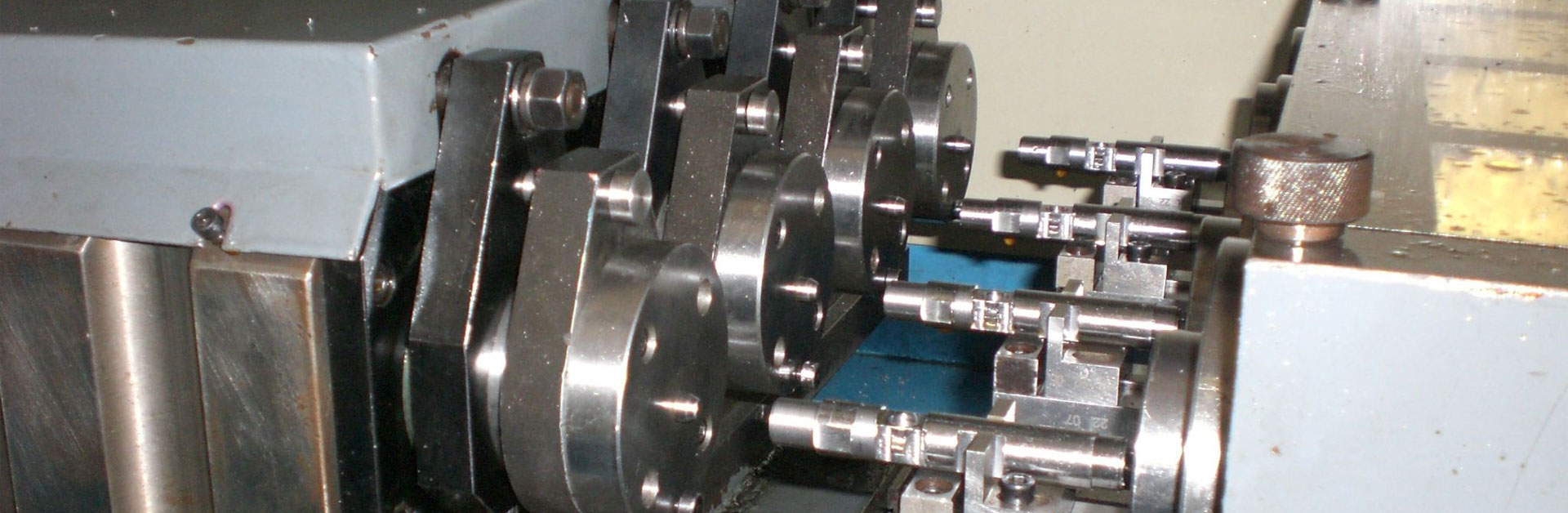 Cnc lathe machining services for metal and plastic parts.